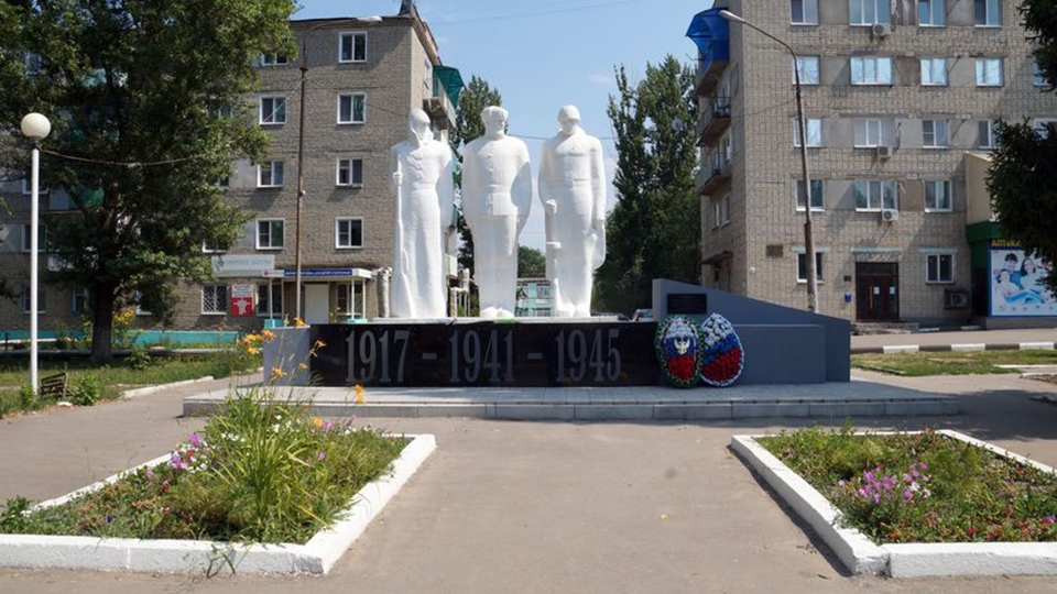 Саратовский школьник исписал матерщиной мемориал "Клятва"