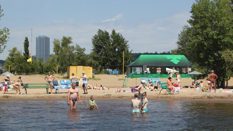 Городской пляж Саратова официально признан безопасным для купания