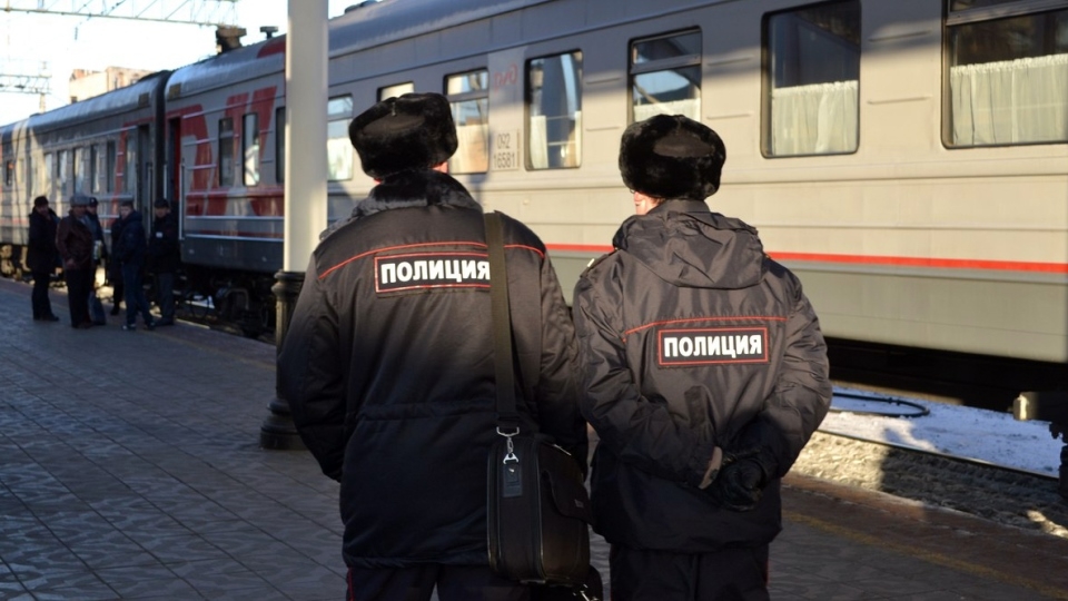 Сотрудники транспортной полиции отмечают профессиональный праздник
