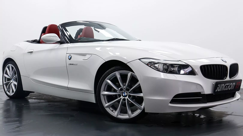 С саратовской автомойки угнали белую "BMW Z4"