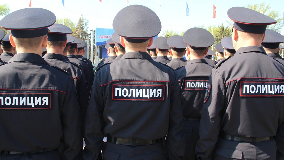 Несудимых и здоровых саратовцев приглашают на службу в полицию