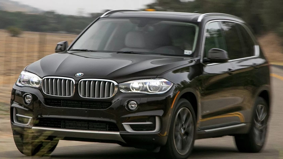В Чардыме грабитель продуктового магазина скрылся на "BMW X5"