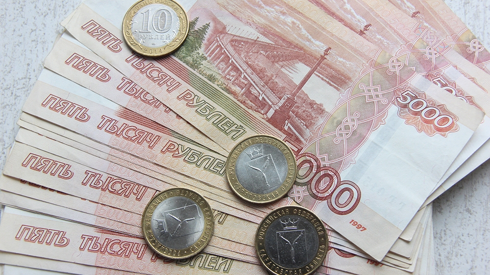 Работодатели задолжали саратовцам 10,7 млн рублей зарплаты