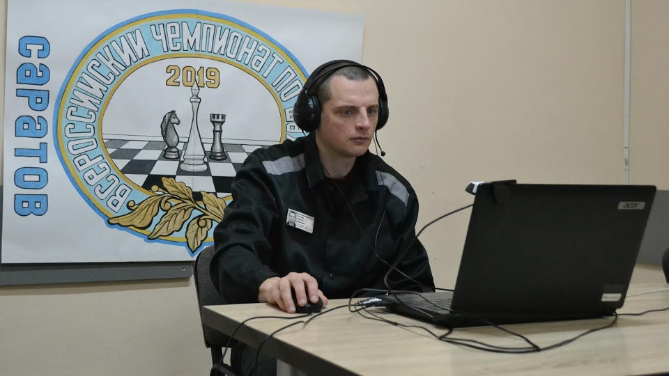 Саратовский осужденный выиграл именные шахматы от Анатолия Карпова