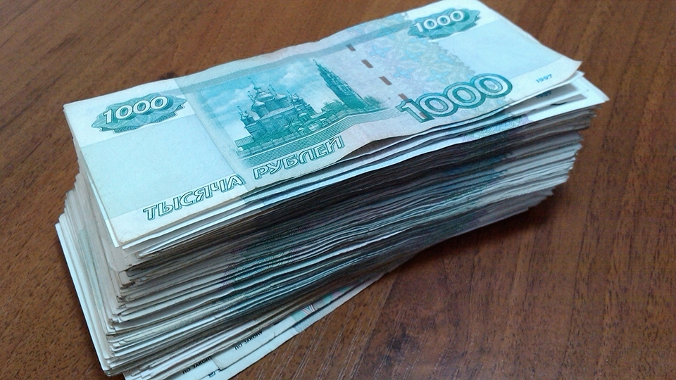Из квартиры в Саратове украли 75 тысяч рублей и 800 долларов