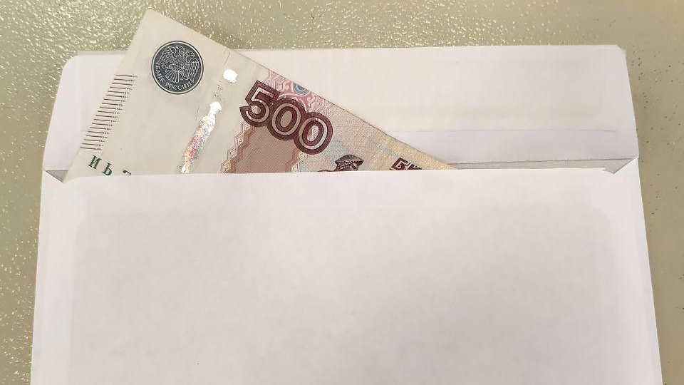 Сотрудница полиции получила взятку в командировке. Ее оштрафовали