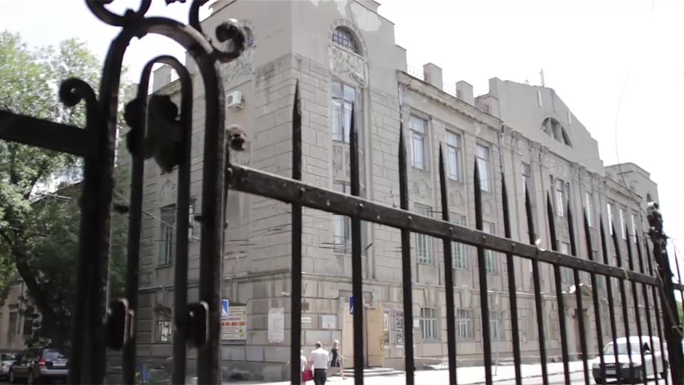 На вызов в бывший Дом офицеров выезжали 56 пожарных