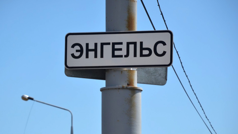 В Энгельсе водитель "копейки" ночью устроил ДТП