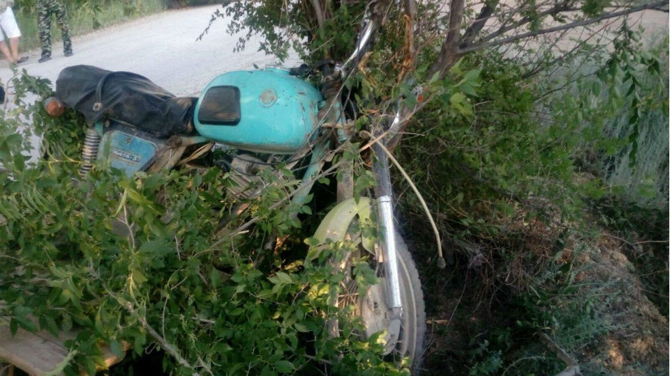 Саратовец опрокинул мотоцикл в кювет и погиб. Девочка-пассажирка в больнице