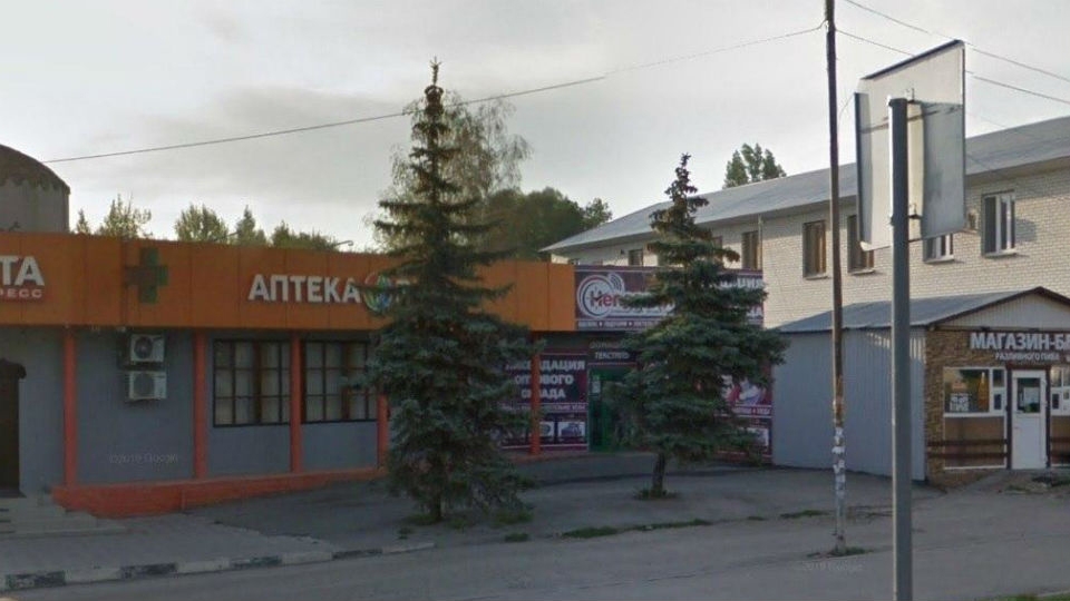 В Ленинском районе горело здание с пивбаром и аптекой