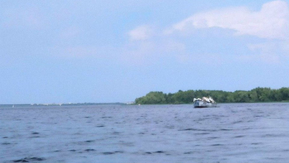 На Зеленом острове 11-летнюю девочку придавило лодочной мачтой