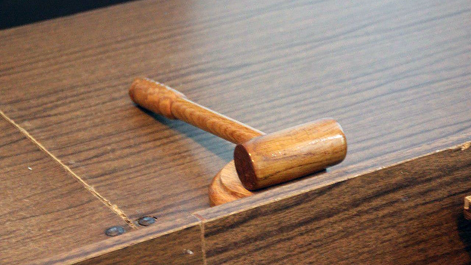 Младший брат угрожал вырезать сердце старшему. Вынесен приговор