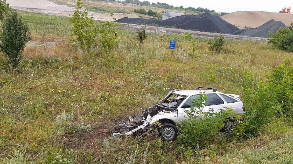Под Вольском "двенадцатая" вылетела в кювет. Водитель погиб