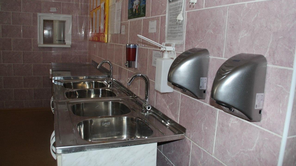 Отключение воды. Школы Кировского и Ленинского районов уйдут на однодневную дистанционку