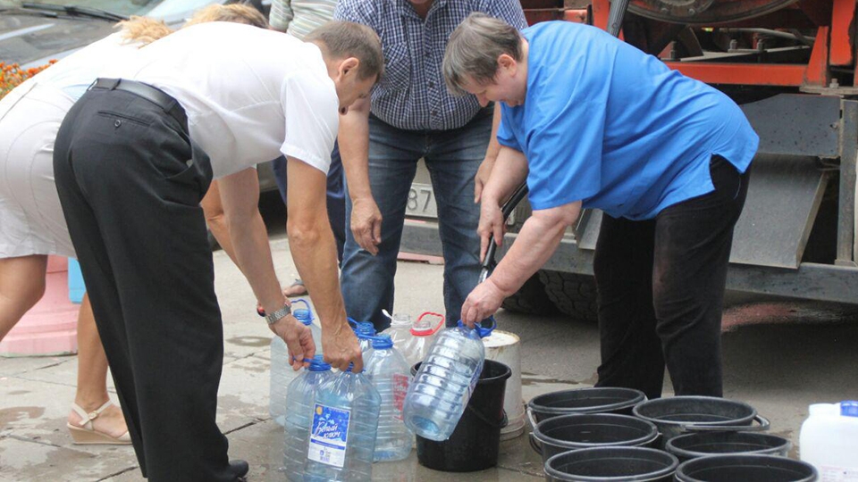 Завтра в два района Саратова будут подвозить воду