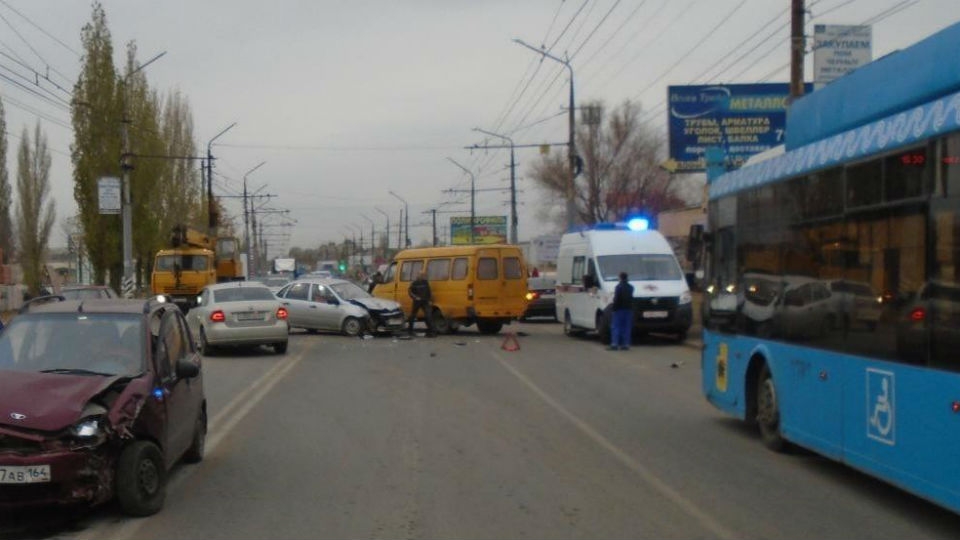 В массовом ДТП в Энгельсе пострадал 15-летний пассажир
