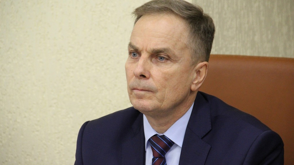 Директору ТФОМС пригрозили вотумом недоверия и "длинными руками"