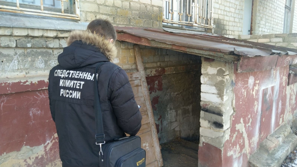 Сантехник обнаружил в подвале труп избитого мужчины