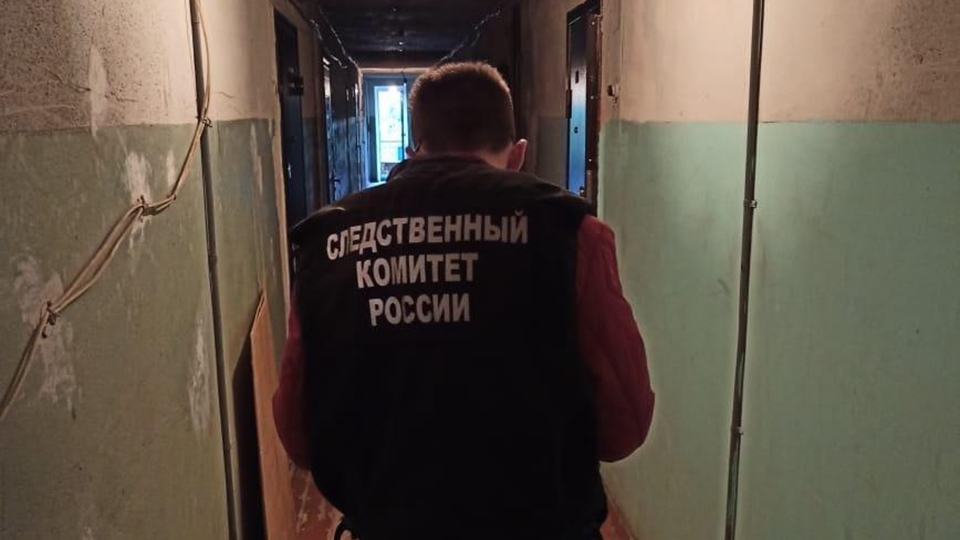 Саратовец обнаружил в подъезде труп неизвестного мужчины