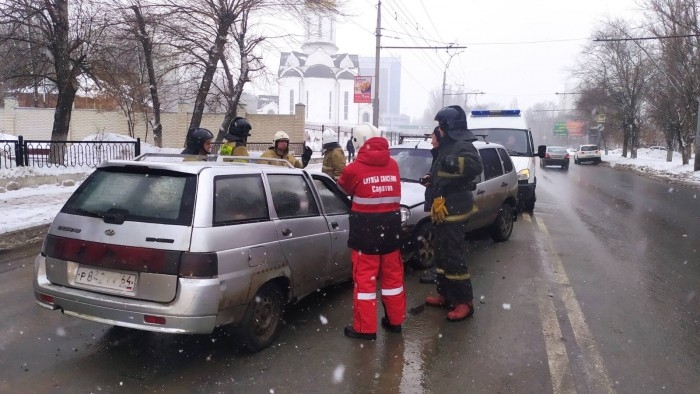 В массовом ДТП на 3-й Дачной женщина разбила нос
