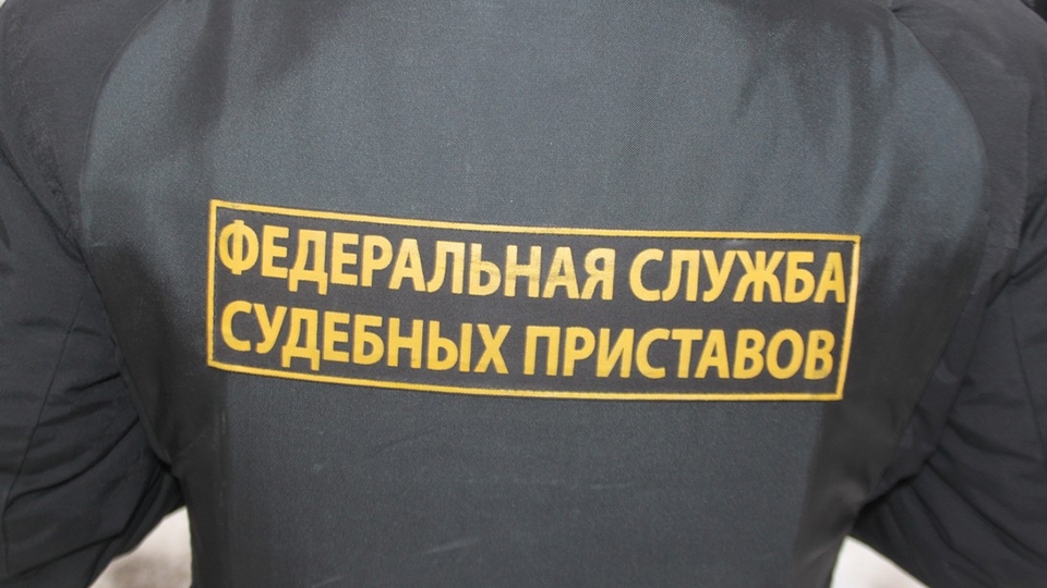 Приставы списали штраф со счетов продавщицы алкоголя