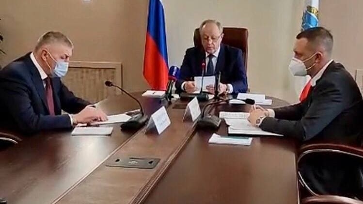 Губернатор призвал волонтеров помогать замерзающим на улицах людям