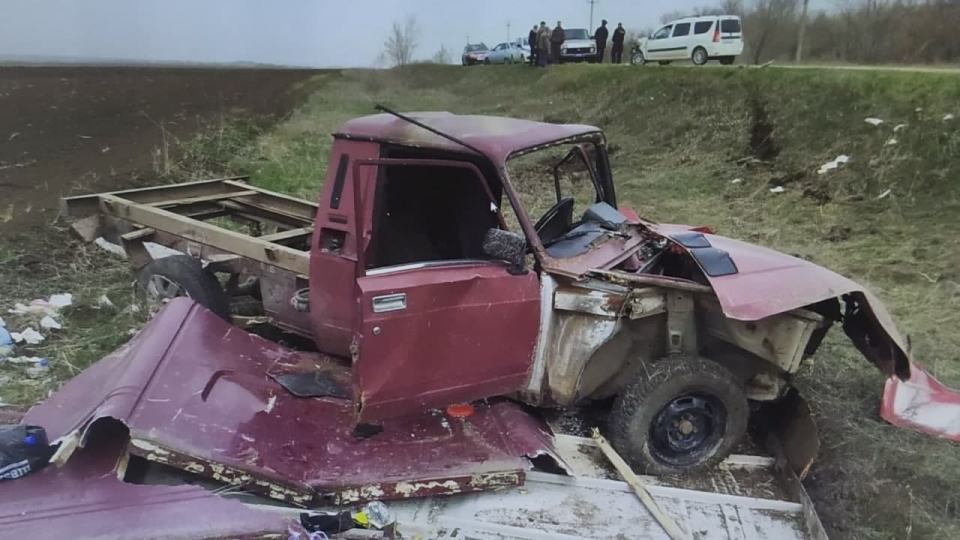 Под Ивантеевкой автоледи на "Ларгусе" протаранила фургон