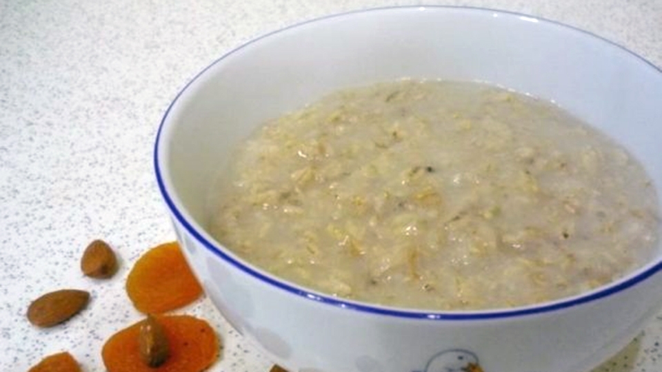 Школьников кормили "геркулесом" с запахом и пленками