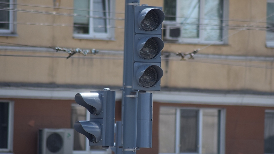 В центре Саратова на выходные отключили светофор