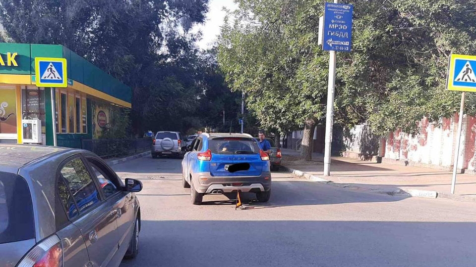 В центре Саратова "Лада" сбила шедшего с отцом 3-летнего мальчика