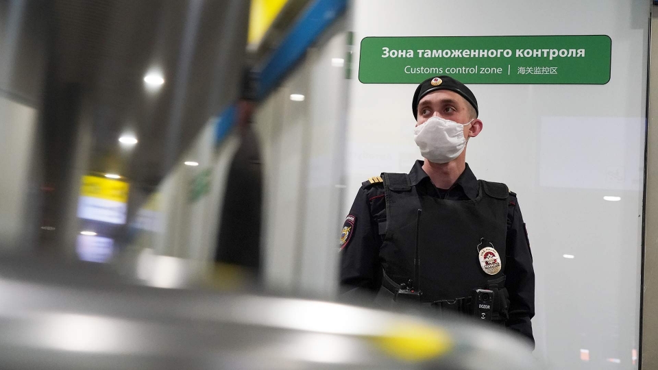 Приставы закрыли границы для 5 млн российских должников