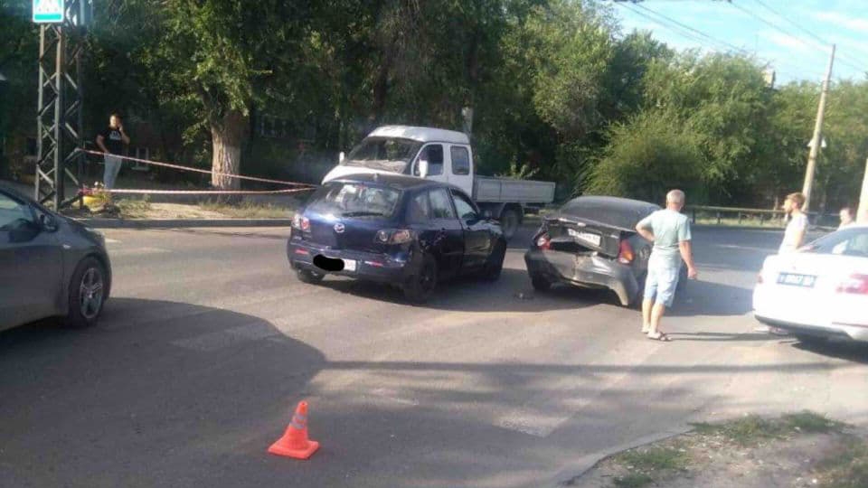 В Ленинском районе "Мазда" протаранила пропускавший пешехода "Ланос"