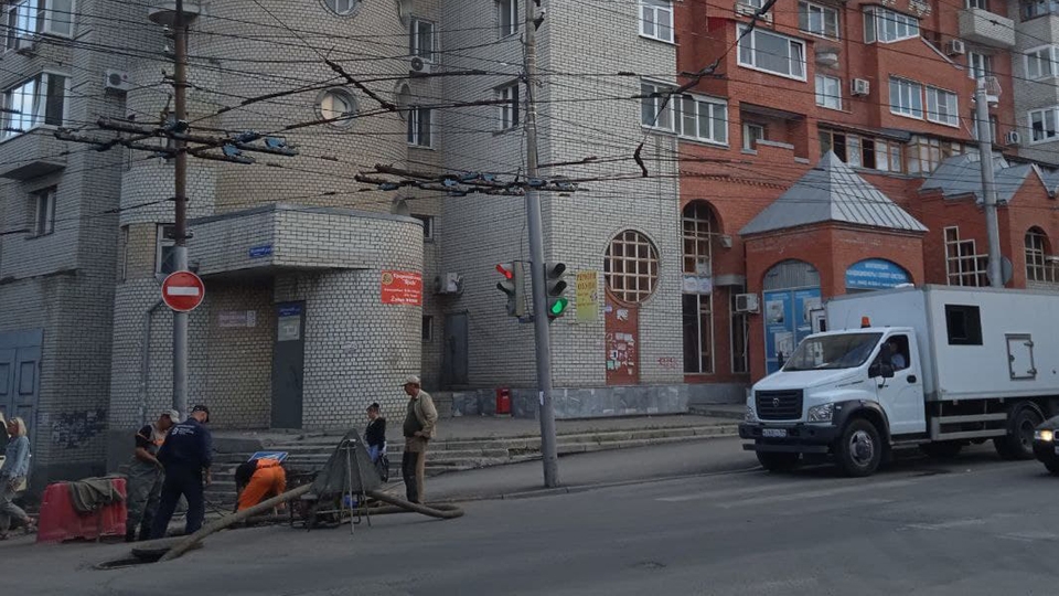 Из-за прорыва на Чернышевского центр Саратова остался без воды до утра