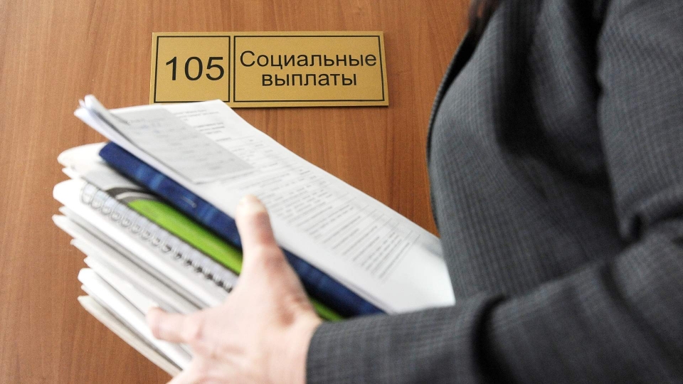 Банкам запретят взимать долги россиян с социальных выплат