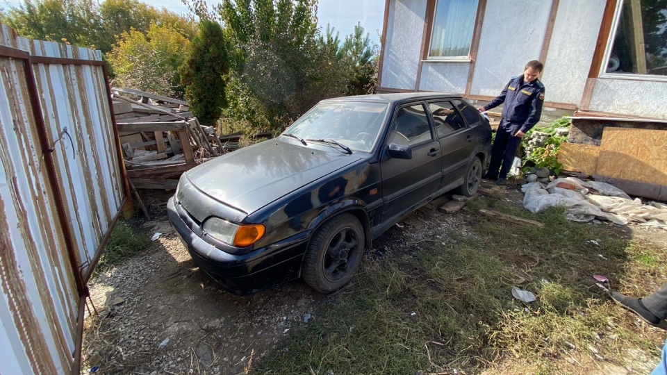 Самовольная врезка в канализацию стала причиной ареста автомобиля