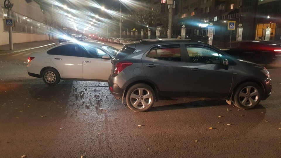Девушка за рулем "Опеля" пострадала в ДТП на Шелковичной