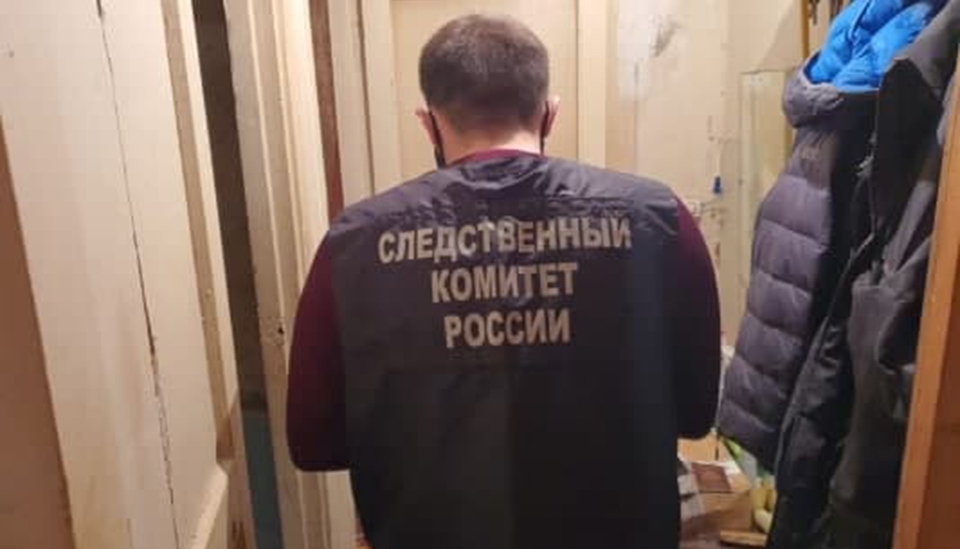 Труп 53-летнего саратовца пролежал в квартире три недели
