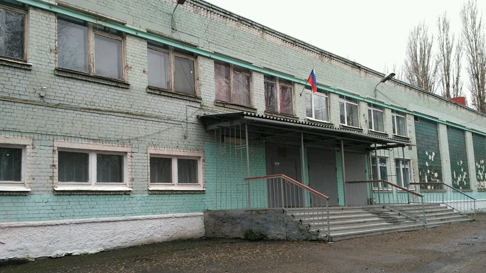 В саратовской школе 15-летняя ученица упала с лестницы