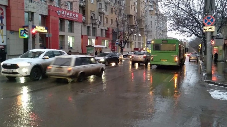 На углу Чапаева и Мичурина автобус сбил женщину