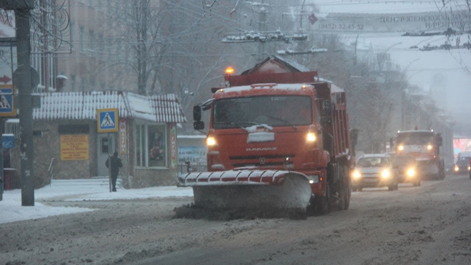 Уборка снега. Саратовцев просят отказаться от личного транспорта