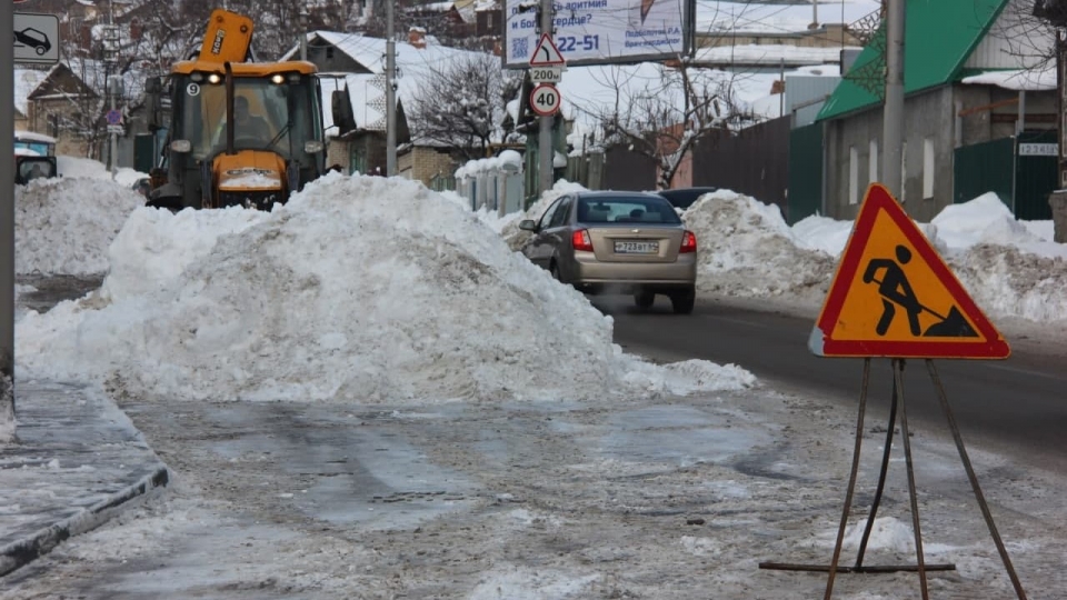 Уборка снега в Саратове. Названы новые адреса с запретом парковки