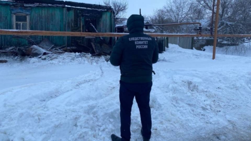 На пожаре под Марксом погиб неизвестный мужчина