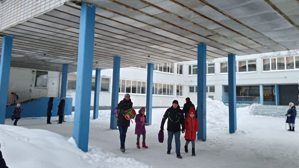 В Саратове экстренные службы вновь отменили занятия в школах