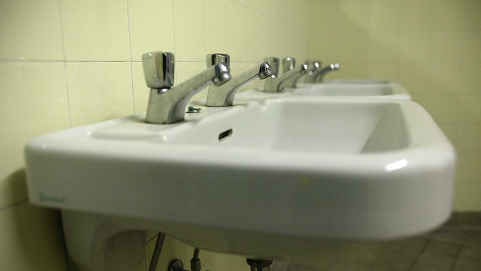 В саратовских ФОКе, бассейне и лечебнице до вечера отключили воду