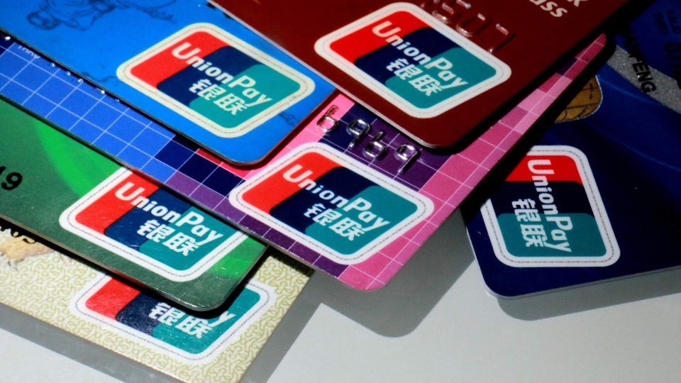 Новые банки начнут выпуск UnionPay не раньше осени