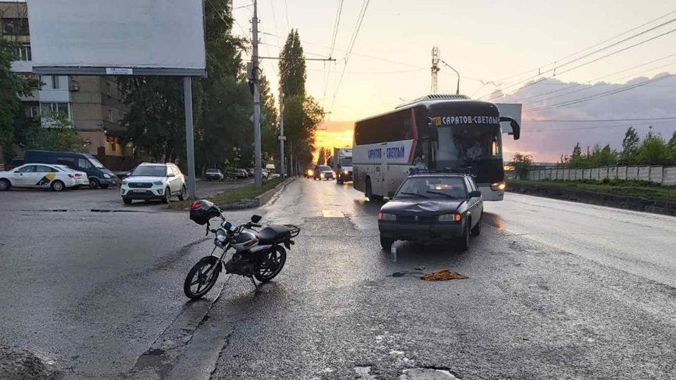В Ленинском районе не разъехались мопед и "Москвич". Пострадал подросток