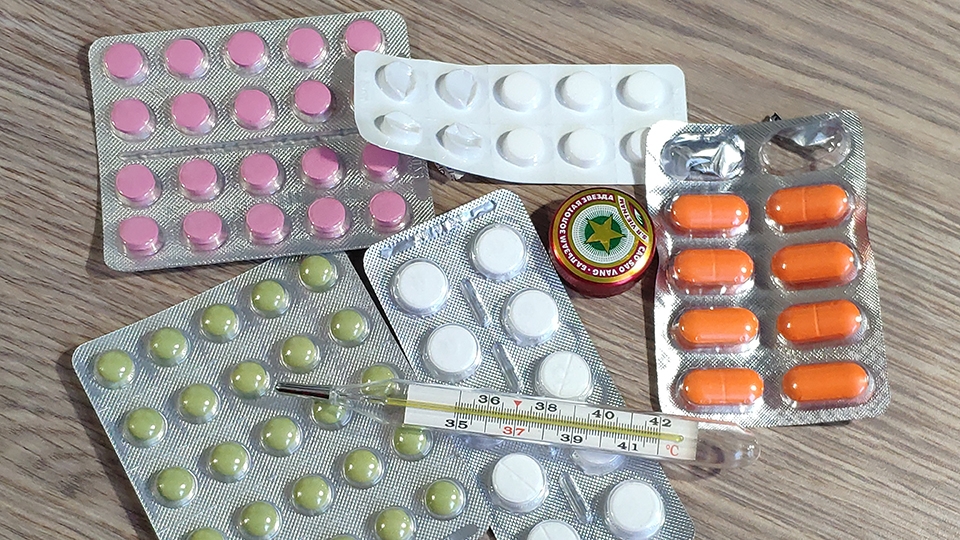 Мошенники неделю уговаривали жительницу Энгельса получить "выплаты за лекарства"