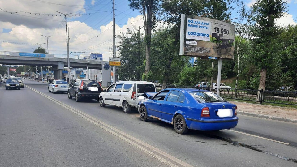 На проспекте 50 лет Октября в тройном ДТП пострадала пассажирка