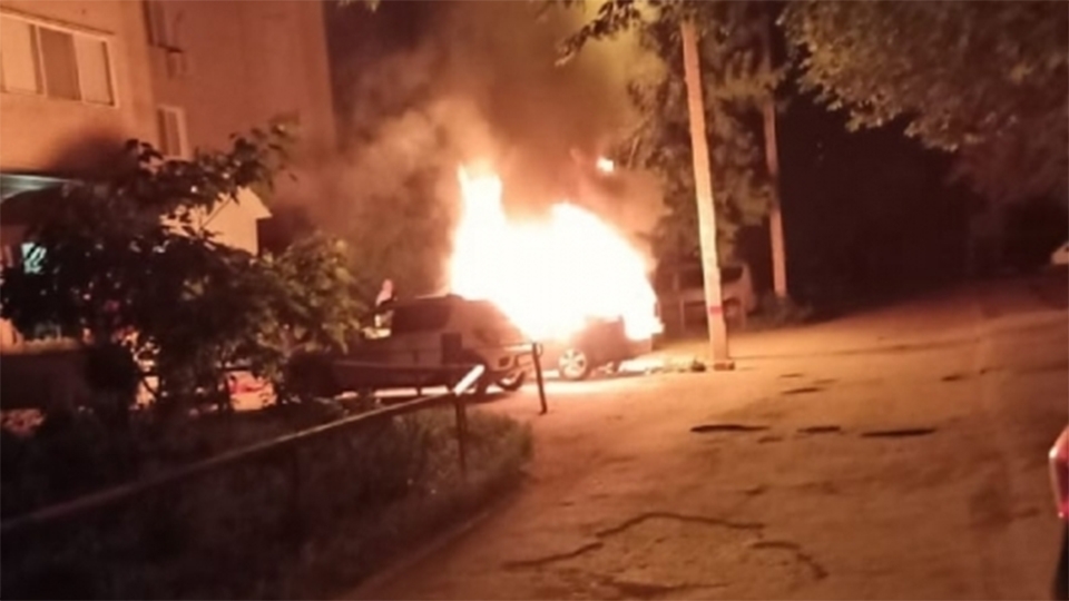 Саратовец из мести бывшей сожительнице поджег иномарку ее родственников