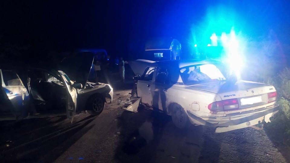 В Гагаринском районе столкнулись "Волга" и "12-я". Есть пострадавшие